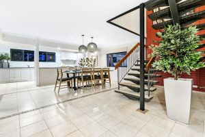 7 Bedroom Gold Coast Luxury Waterfront Home with Pool sleeps 20 - Townsville Tourism